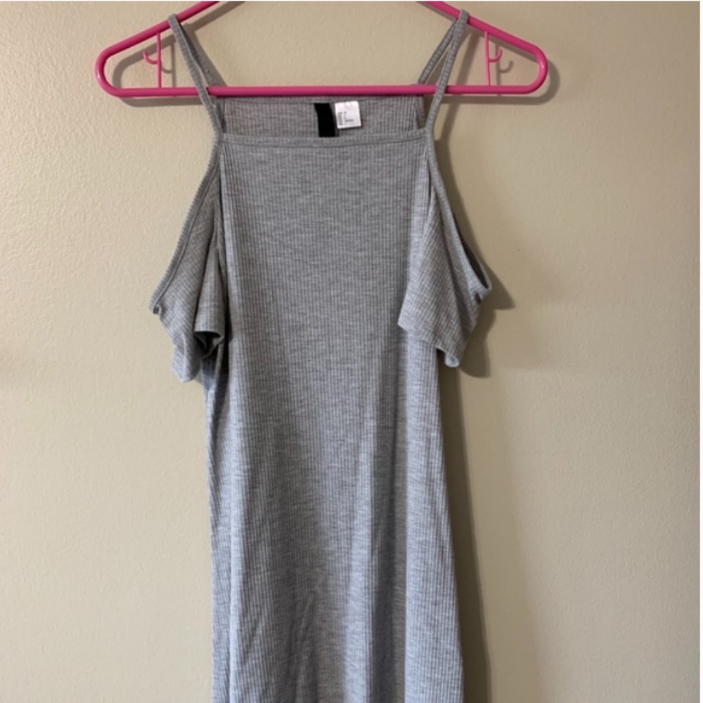 Express Cold Shoulder Ribbed Gray Dress NWOT - Picture 2 of 4